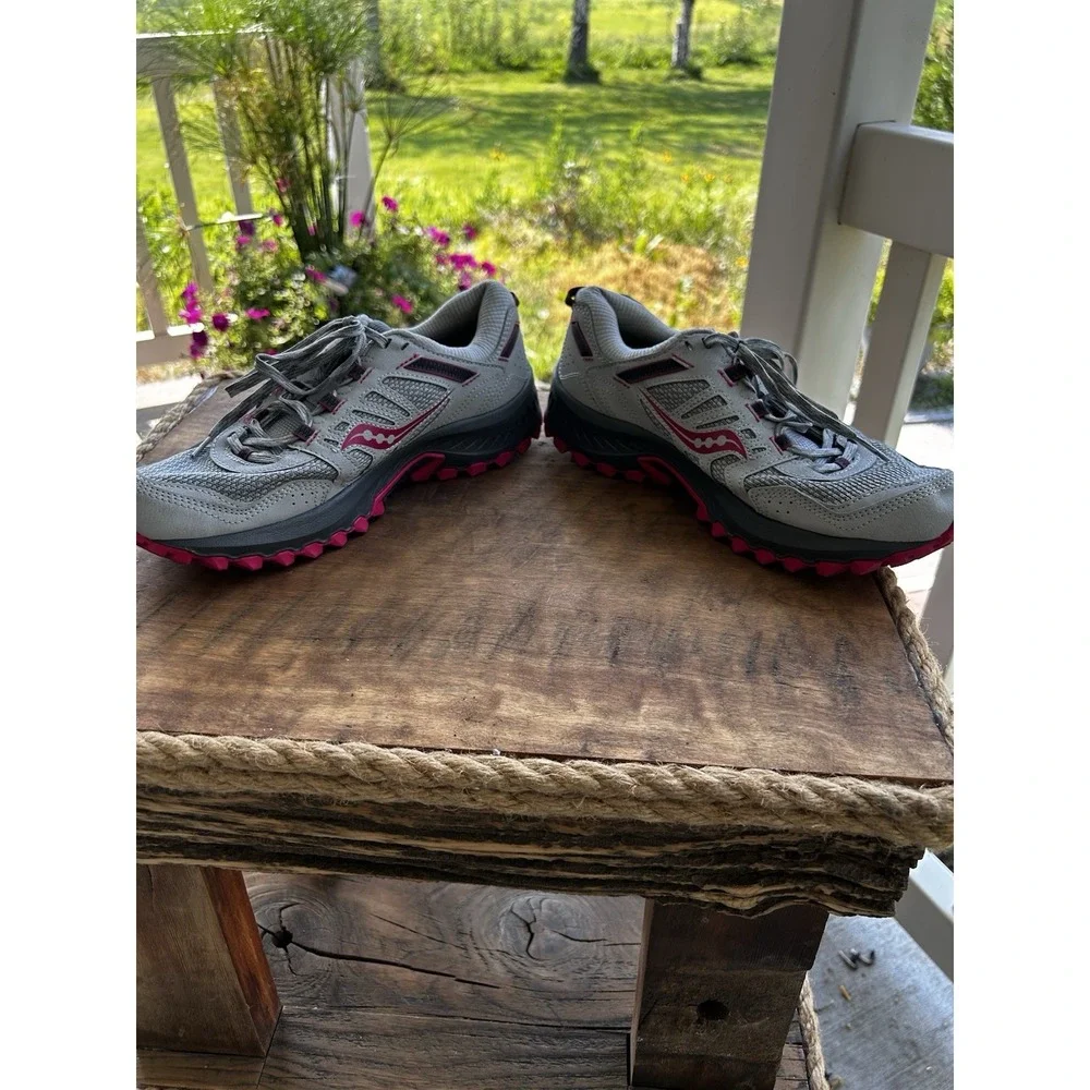 Saucony Excursion TR15 Trail Running Shoes Womens 9 Gray Pink XT-900 Sneakers